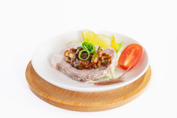 ねぎ味噌をのせた茹で豚