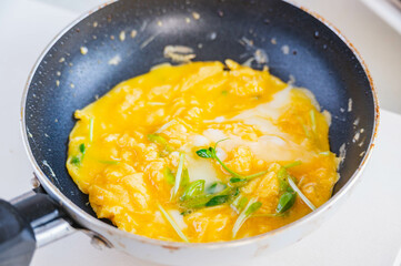 豆苗のだし巻き風玉子焼き作り