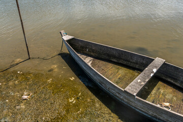 Barco na Barra da Lagoa do Peixe.