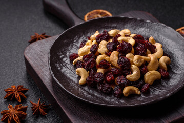 Mixture of roasted cashews and dried cranberries