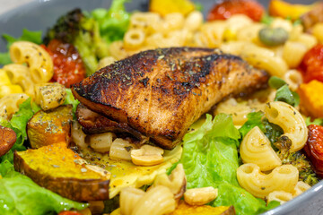 Healthy and delicious: the perfect combination for Grilled Salmon Pasta Salad