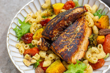 Healthy and delicious: the perfect combination for Grilled Salmon Pasta Salad