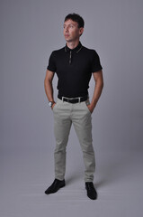 homem usando roupa social 