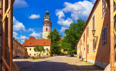 Obraz premium Summer cityscape - view of the courtyard of Cesky Krumlov Castle from the Cervena brana (Red Gate), Cesky Krumlov, Czech Republic
