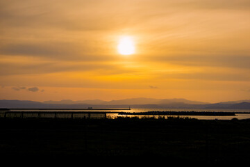 日本の鹿児島の海の上の夕日