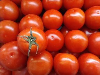 Juicy Red Tomatoes: A vibrant close-up shot of plump, ripe red tomatoes, showcasing their rich color and juicy texture. Perfect for food blogs, recipe websites, and culinary publications.
