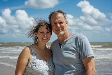Obraz premium A smiling couple posing together on a sunny beach day