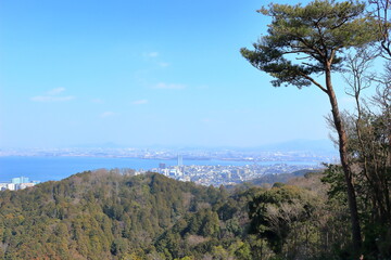 Obraz premium 滋賀県 逢坂山から見る大津市街地と琵琶湖の眺め