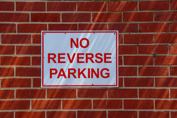 Fototapeta premium no reverse parking sign on brick wall