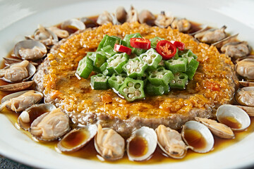 Minced meat cakes, steamed okra in clam soup