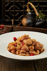 Stir-fried pork elbow skin with spicy rice pepper