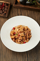 Stir-fried pork elbow skin with spicy rice pepper