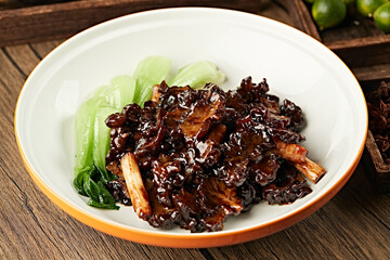 Grilled Cockscomb Mushroom with Scallions