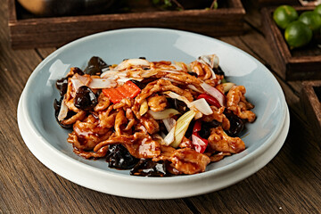 Spicy and sour pepper, black fungus and green onion, fried pork