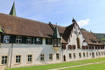 Blick auf Kloster Blaubeuren im Zentrum der Stadt Blaubeuren in Baden-Württemberg