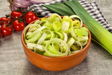 Fresh ripe green leek slices