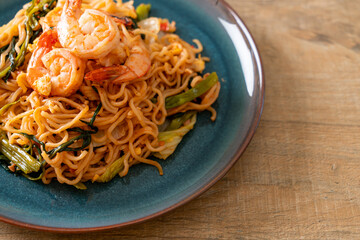 Stir-fried instant noodles sukiyaki with shrimps