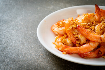 fried shrimps or prawns with garlic