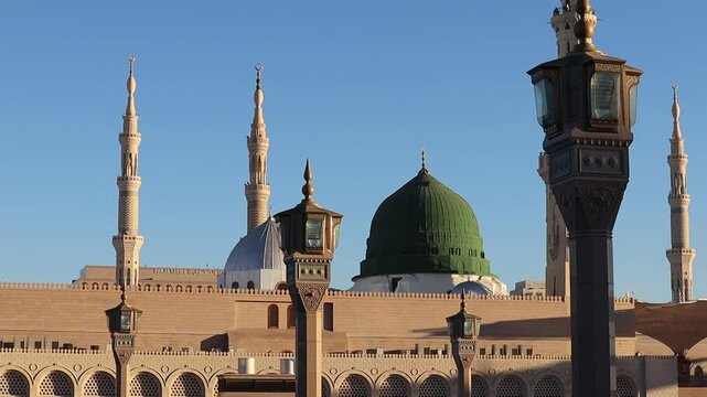 View of Masjid Nabawi (Prophet's Mosque) and Green Dome in Medina, Saudi Arabia.