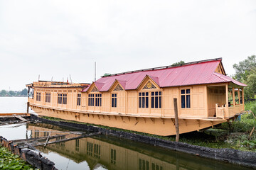 Obraz premium Houseboats in Dal Lake at Srinagar, Jammu and Kashmir, India.