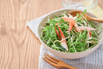 カニカマサラダ - ヘルシーで爽やかな和風サラダ