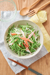 カニカマサラダ - ヘルシーで爽やかな和風サラダ