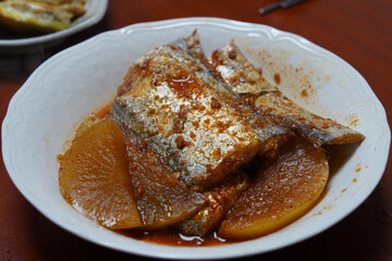 Korean dish of mackerel boiled in spicy soy sauce with radish.