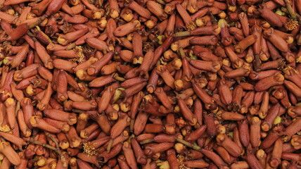 red and brown cloves image