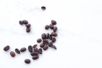 焙煎したばかりで香りのよいコーヒー豆
