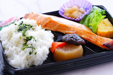 鮭の西京焼きのお弁当（鮭弁当）
