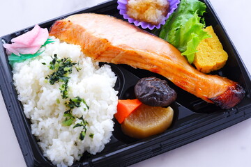 鮭の西京焼きのお弁当（鮭弁当）
