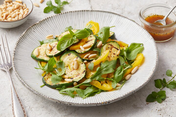 Zucchini-Paprika-Salat
