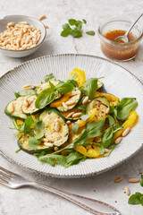 Zucchini-Paprika-Salat