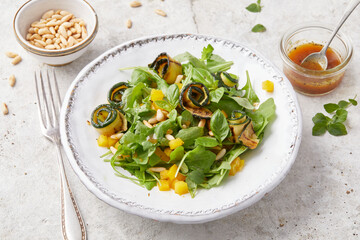Zucchini-Paprika-Salat