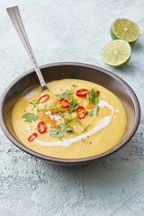 Linsen-Ananas-Suppe