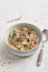 Gemüsesuppe mit Quinoa