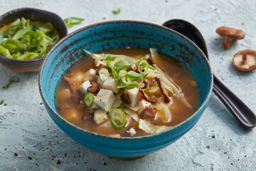 Miso-Suppe mit Tofu