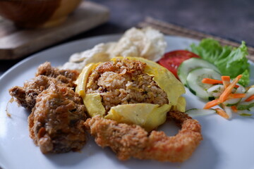 fried rice with chicken, prawns, omelette, fresh vegetables and crackers 2