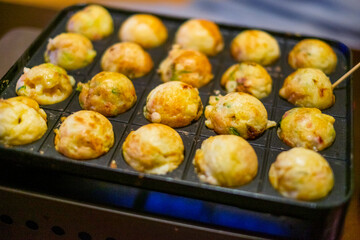 たこ焼きを焼く