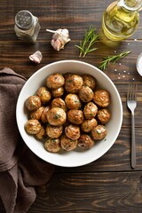 Roasted baby potatoes with olive oil, garlic and herbs