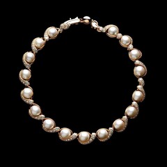 Fototapeta premium Diamond and Pearl Combination Necklace