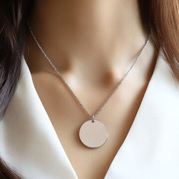 Fnixtar PVD Plated Round Disc Pendant Necklace for Fashion