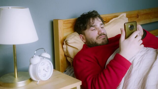 Waking up and immediately reaching for the phone, scrolling endlessly through short videos, and losing track of time