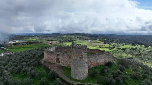 Castillo de Alan&iacute;s en la provincia de Sevilla, Espa&ntilde;a