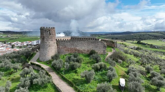 Castillo de Alan&iacute;s en la provincia de Sevilla, Espa&ntilde;a
