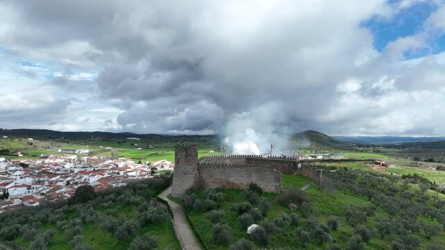 Castillo de Alan&iacute;s en la provincia de Sevilla, Espa&ntilde;a