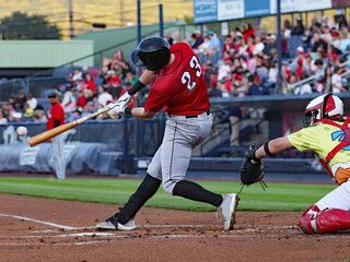 23 baseball player batting