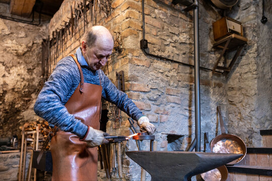 Blacksmith preserving tradition in Salzburg's historic workshop