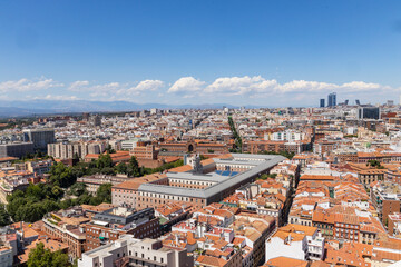 Breathtaking rooftop in Madrid with a glass floor, offering a panoramic view of the city from above. A thrilling experience blending urban beauty, height, and adrenaline in the Spanish capital.