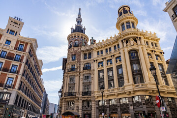 Madrid, a dynamic city where history meets modernity. From its royal palaces and historic squares to cutting-edge architecture and vibrant neighborhoods, it offers a perfect blend of culture and innov